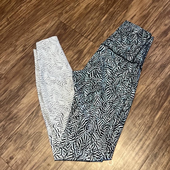 Lululemon Hi Rise Wunder Under - Picture 7 of 9